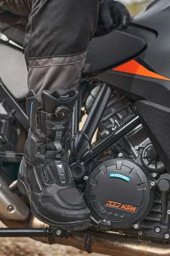 Motorcycle boots SHIMA STRATO WP BLACK