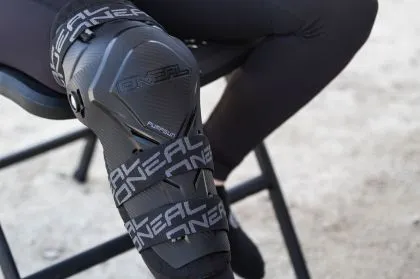 Επιγονατίδες O'NEAL PUMPGUN MX Carbon Look Knee