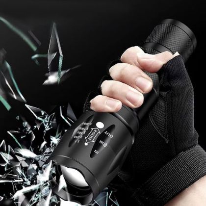 Lanternă LED – lumină versatilă pentru utilizatori exigenți, iluminare precisă și UV într-un singur dispozitiv