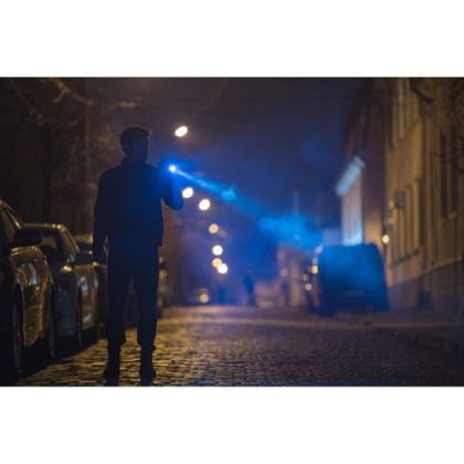 Lanternă LED – lumină versatilă pentru utilizatori exigenți, iluminare precisă și UV într-un singur dispozitiv