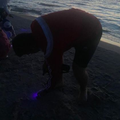 Lanternă LED – lumină versatilă pentru utilizatori exigenți, iluminare precisă și UV într-un singur dispozitiv