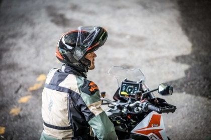 Мото каска SCHUBERTH C4 PRO CARBON BLACK/NEON YELLOW