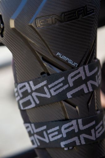 Knee pads O'NEAL PUMPGUN MX Carbon Look Knee