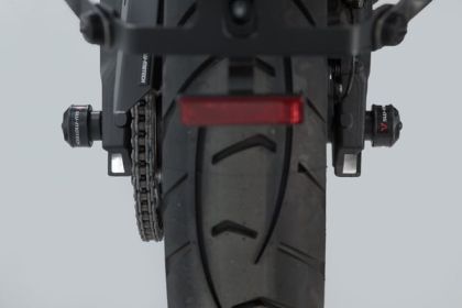 Καπάκια ασφαλείας για τον άξονα SW-MOTECH REAR AXLE SLIDER TIGER 800 14