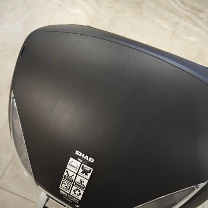 Куфар за мотор SHAD SH48 ДЕФЕКТ- ОДРАСКАН