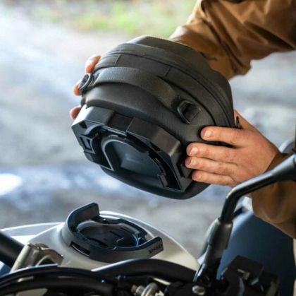 SHAD E03CL PRO Lockable Motorcycle Tank Bag