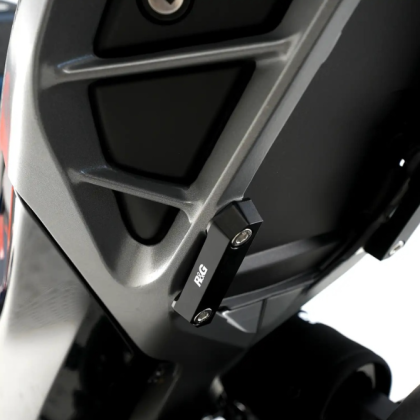 Πλάκα κάλυψης μαρσπιέ R&G RACING KTM Duke 125/390 24-25