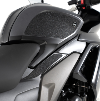 Apărătoare rezervor R&G RACING Mânere de tracțiune rezervor NEGRE Triumph Daytona 660 24-25