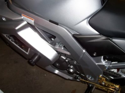 Краш тапи R&G RACING Classic Crash Protectors (swingarm pivot mount) Black Suzuki SV650 Full Faired 03-12