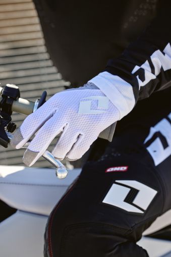 Γάντια Motocross ONE INDUSTRIES V-197 ICE WHITE