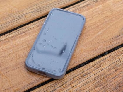 QUAD LOCK iPhone 13 waterproof case