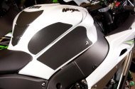 Set de tampoane de tracțiune pentru rezervor R&G RACING Eazi-Grip Pro - NEGRU Kawasaki ZX-10R/RR