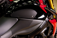 Set de tampoane de tracțiune pentru rezervor R&G RACING Eazi-Grip Pro - Negre pentru Suzuki GSX-S 1000