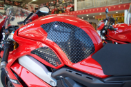 Σετ τακάκια πρόσφυσης ρεζερβουάρ R&G RACING Eazi-Grip Evo - Μαύρο Ducati Panigale V4