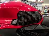 Σετ τακάκια πρόσφυσης ρεζερβουάρ R&G RACING Eazi-Grip Evo - Μαύρο Ducati Panigale V2 20-24