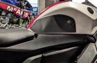 Set de tampoane de tracțiune pentru rezervor R&G RACING Eazi-Grip Pro - Negru Yamaha R7 22-25